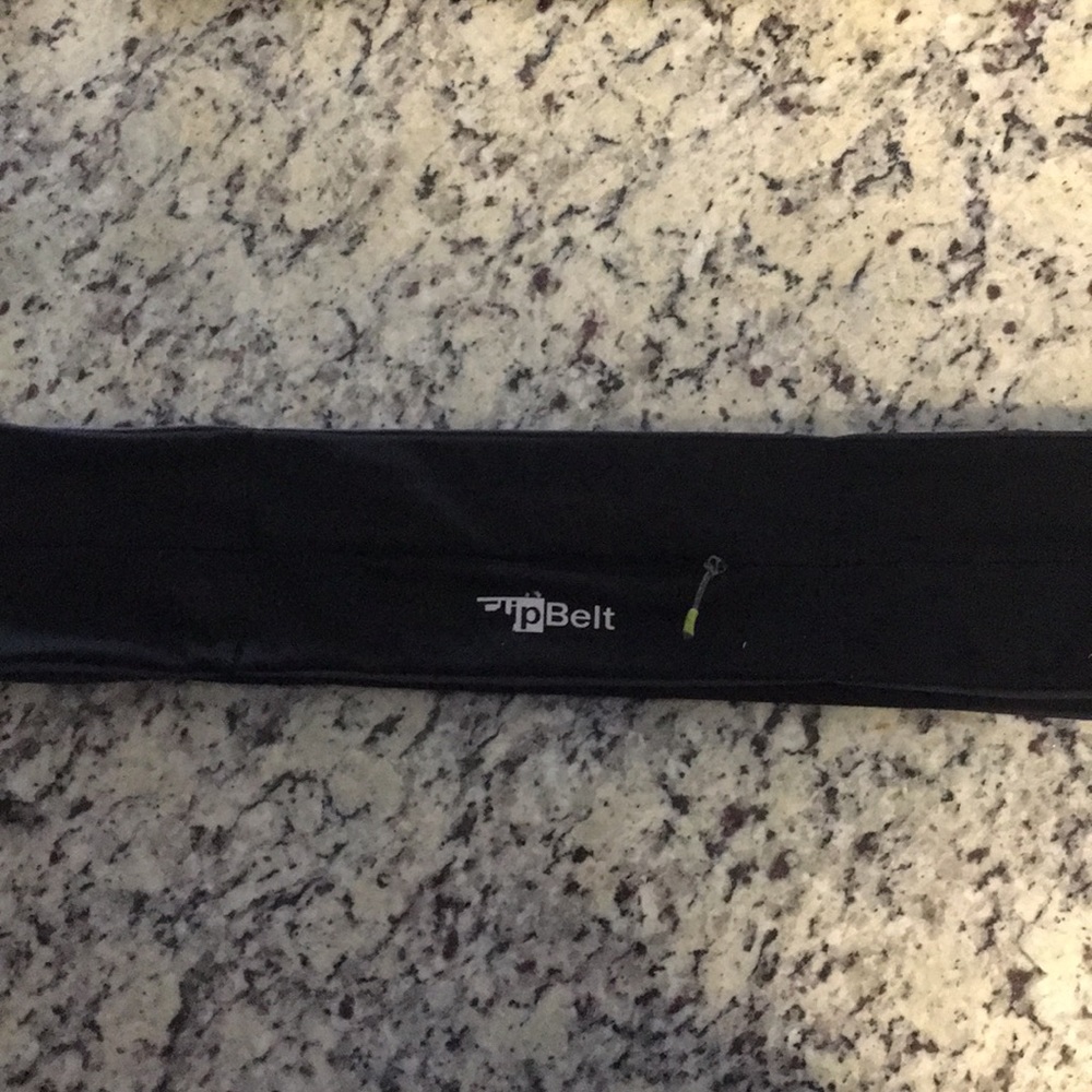 FlipBelt with zipper pocket